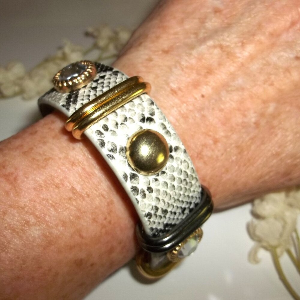 Snakeskin Print Leather Bracelet White Black Grey Gold Rhinestone Snap Girl C935